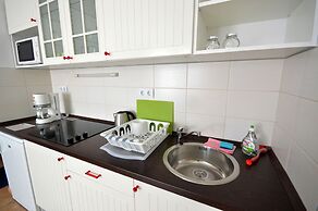 Toldi Apartments