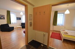 Toldi Apartments