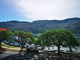 Lakeside 46