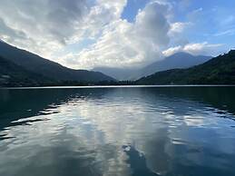 Lakeside 46