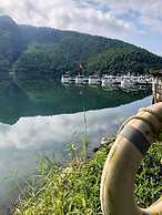Lakeside 46