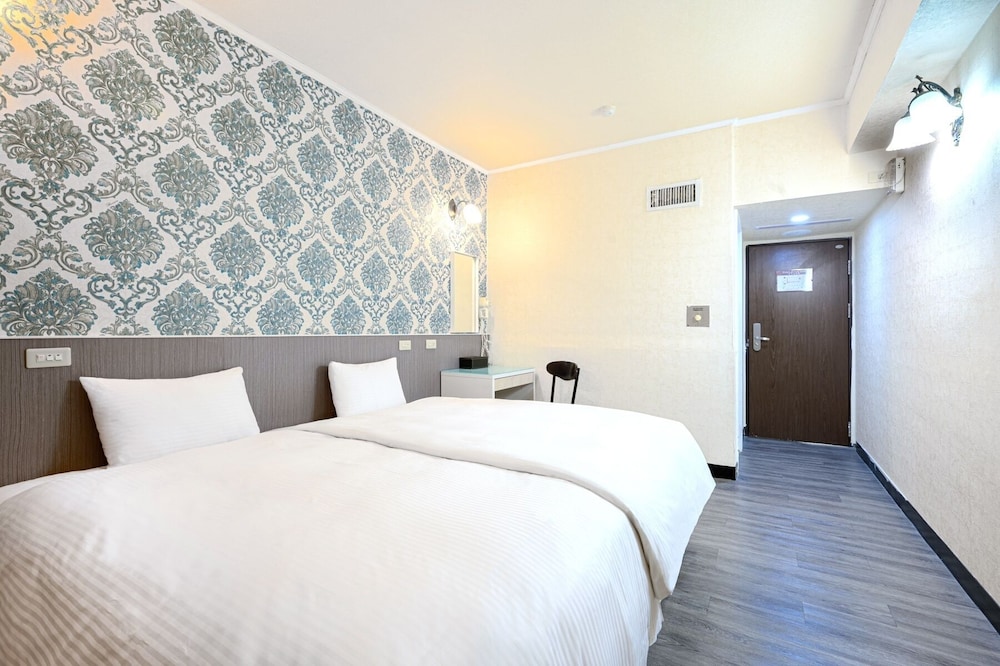 Sunny Hotel