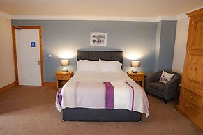 Redwood House Hotel