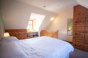 Redwood House Hotel
