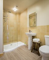 Redwood House Hotel