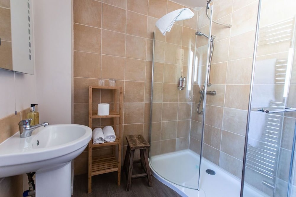 Redwood House Hotel