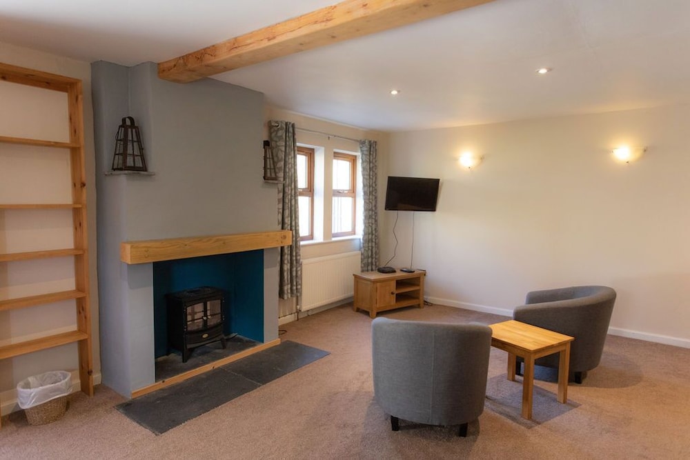 Redwood House Hotel