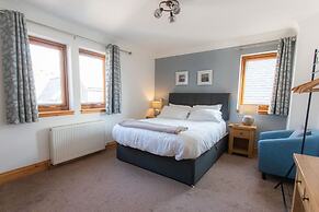 Redwood House Hotel
