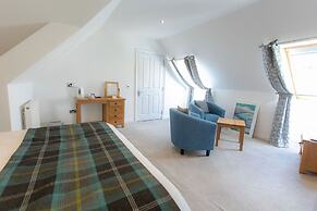 Redwood House Hotel