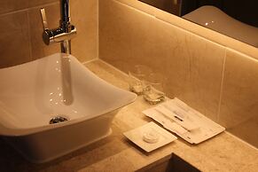 Geoje Art Nouveau Suite Hotel