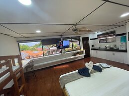 Parrot Resort Moalboal