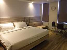 Mabolo Royal Hotel