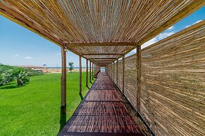 Cumeja - Beach Club & Hotel