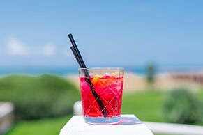 Cumeja - Beach Club & Hotel