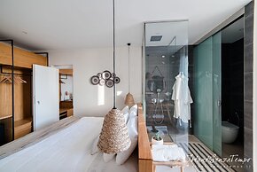 Cumeja - Beach Club & Hotel