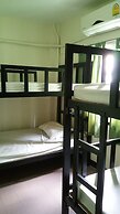 Relax Time Silom - Hostel