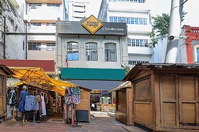SPOT ON 90236 Zigzag Travellers Home - Hostel