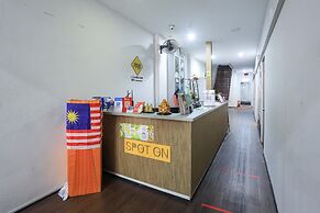 SPOT ON 90236 Zigzag Travellers Home - Hostel