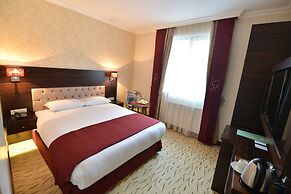 Golden Siyav Hotel