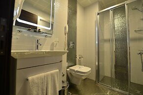 Golden Siyav Hotel