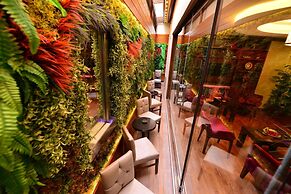 Golden Siyav Hotel