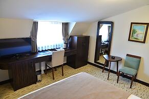 Golden Siyav Hotel