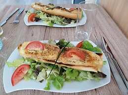 Chez Mireille Reingam Park