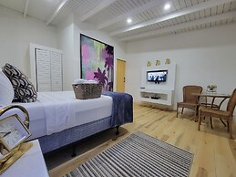 Luichy's Seaside Hotel