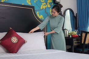 Queen Light Hotel