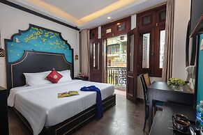 Queen Light Hotel