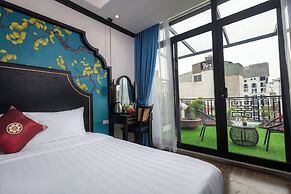 Queen Light Hotel