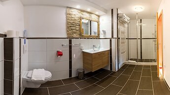 Villa Flora Apartments
