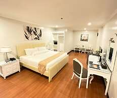 Crown Royale Hotel