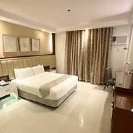Crown Royale Hotel