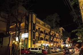 Crown Royale Hotel