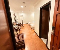 Crown Royale Hotel