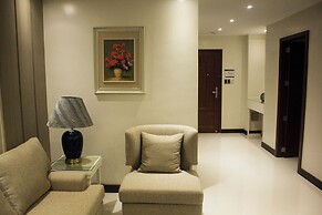 Crown Royale Hotel
