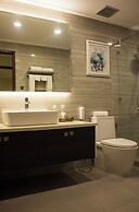 Crown Royale Hotel