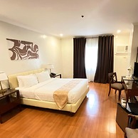 Crown Royale Hotel