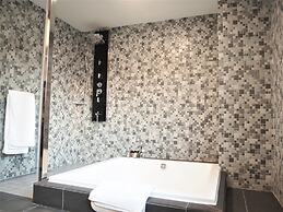 Fairytale YiSu Hot Spring Hotel
