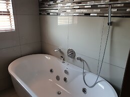 Fa Trez Guest House and Spa