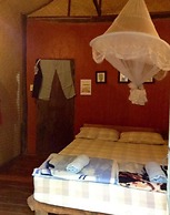 Baan Lansa Bed & Bar - Hostel