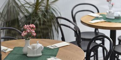 Hotel At the White Lily