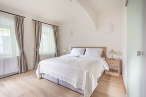 Hotel At the White Lily