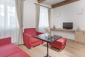 Hotel At the White Lily