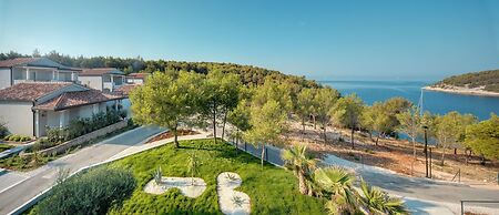 Gava Waterman Milna Resort