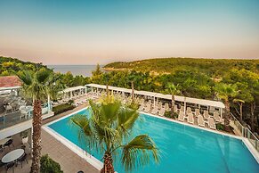 Gava Waterman Milna Resort