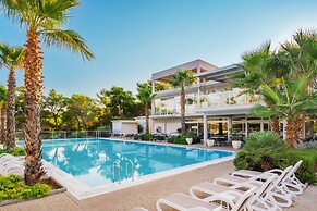 Gava Waterman Milna Resort