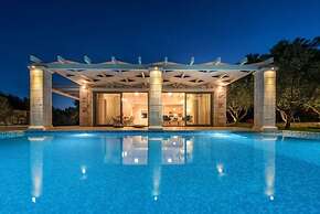 Avra Luxury Villa