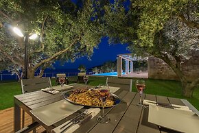 Avra Luxury Villa
